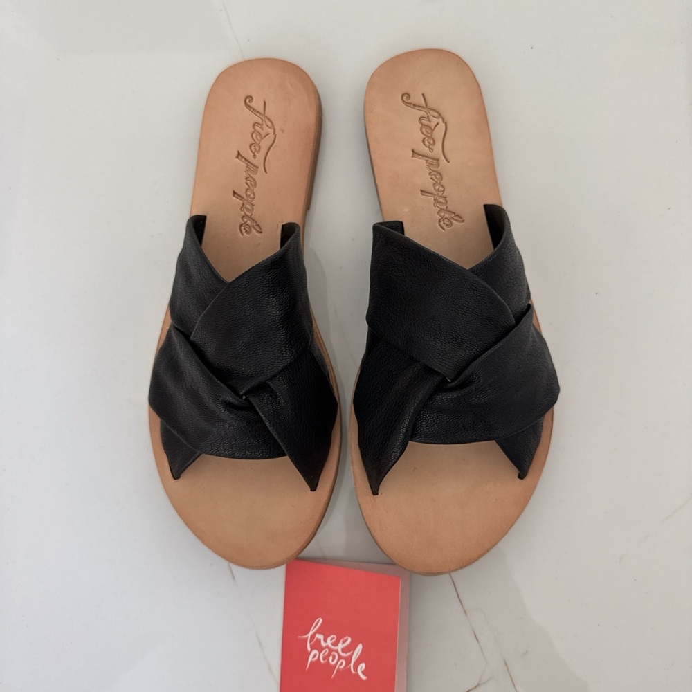 Free People  CRISS-CROSS FRONT SLIDES
Size 37 medium, US size 6 1/2
Price $68 - Picture 2 of 5
